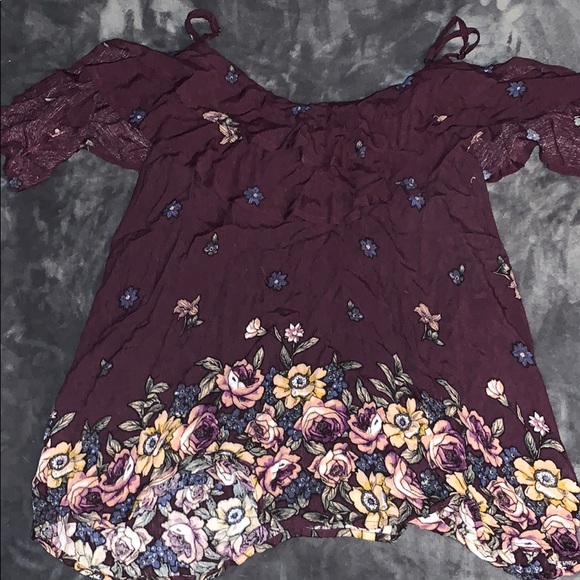 3 FOR $25 flowy cold shoulder top from francescas - Picture 1 of 3